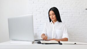 Read more about the article How to Use Pinterest to Drive Traffic to Your Blog According to Pinterest Experts