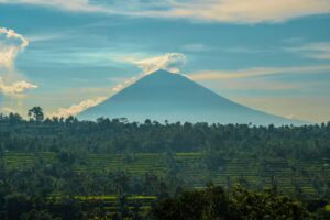 Read more about the article What is the Largest Volcano in the World?