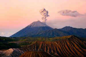 Read more about the article 7 Volcanoes That Could Erupt Soon